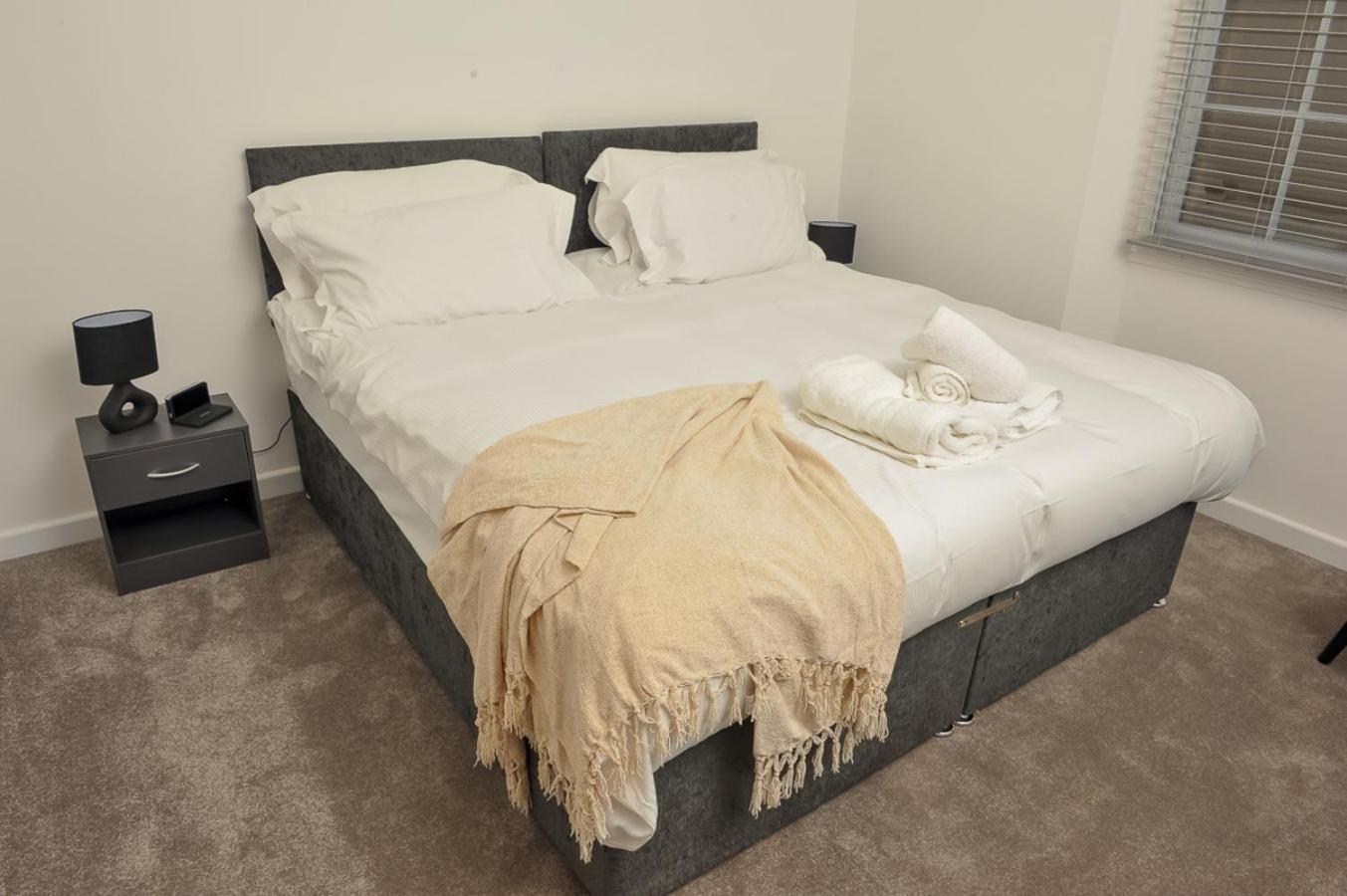 Select Sa - Queens Terrace *