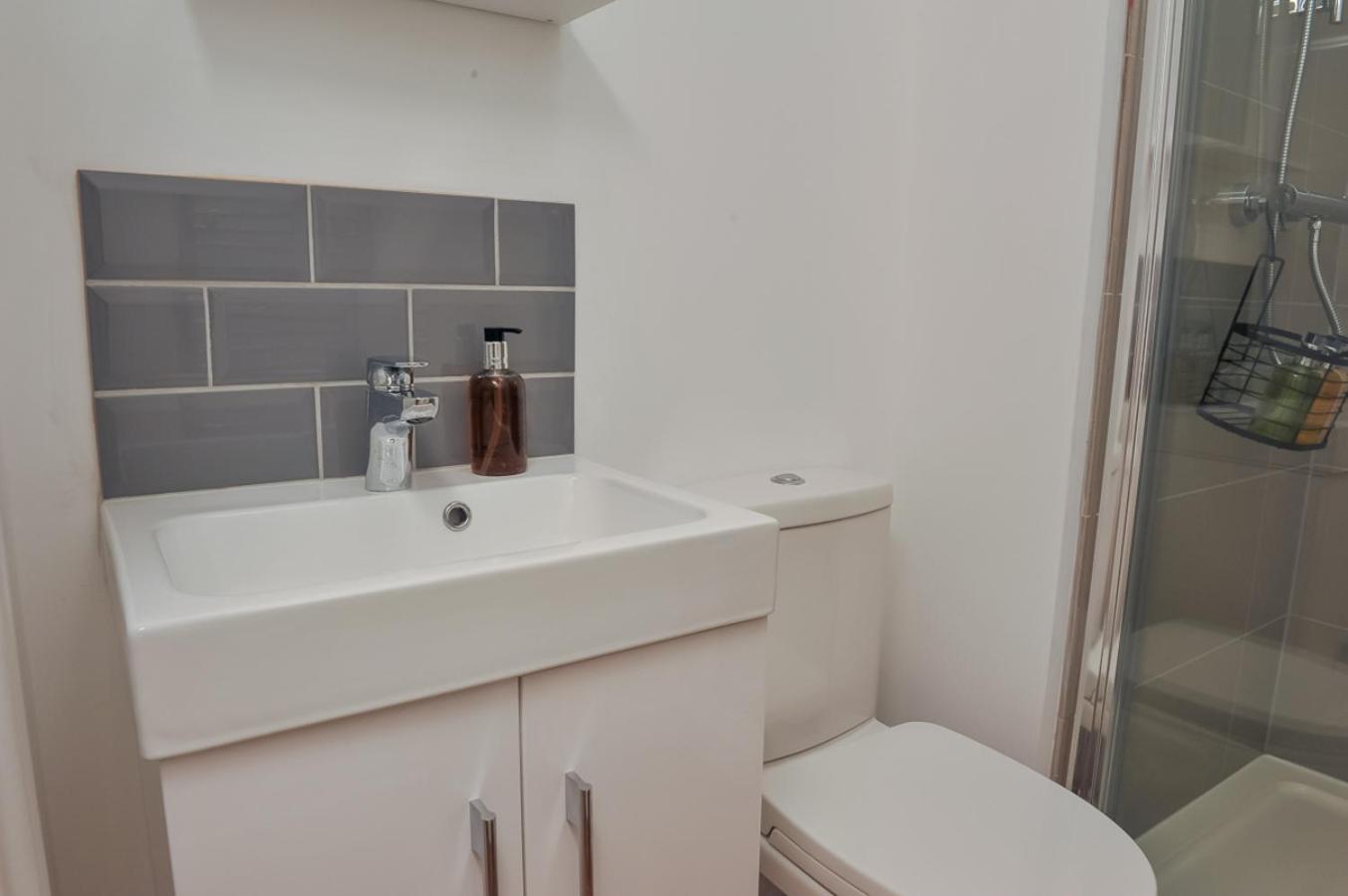 Select Sa - Queens Terrace Apartment
