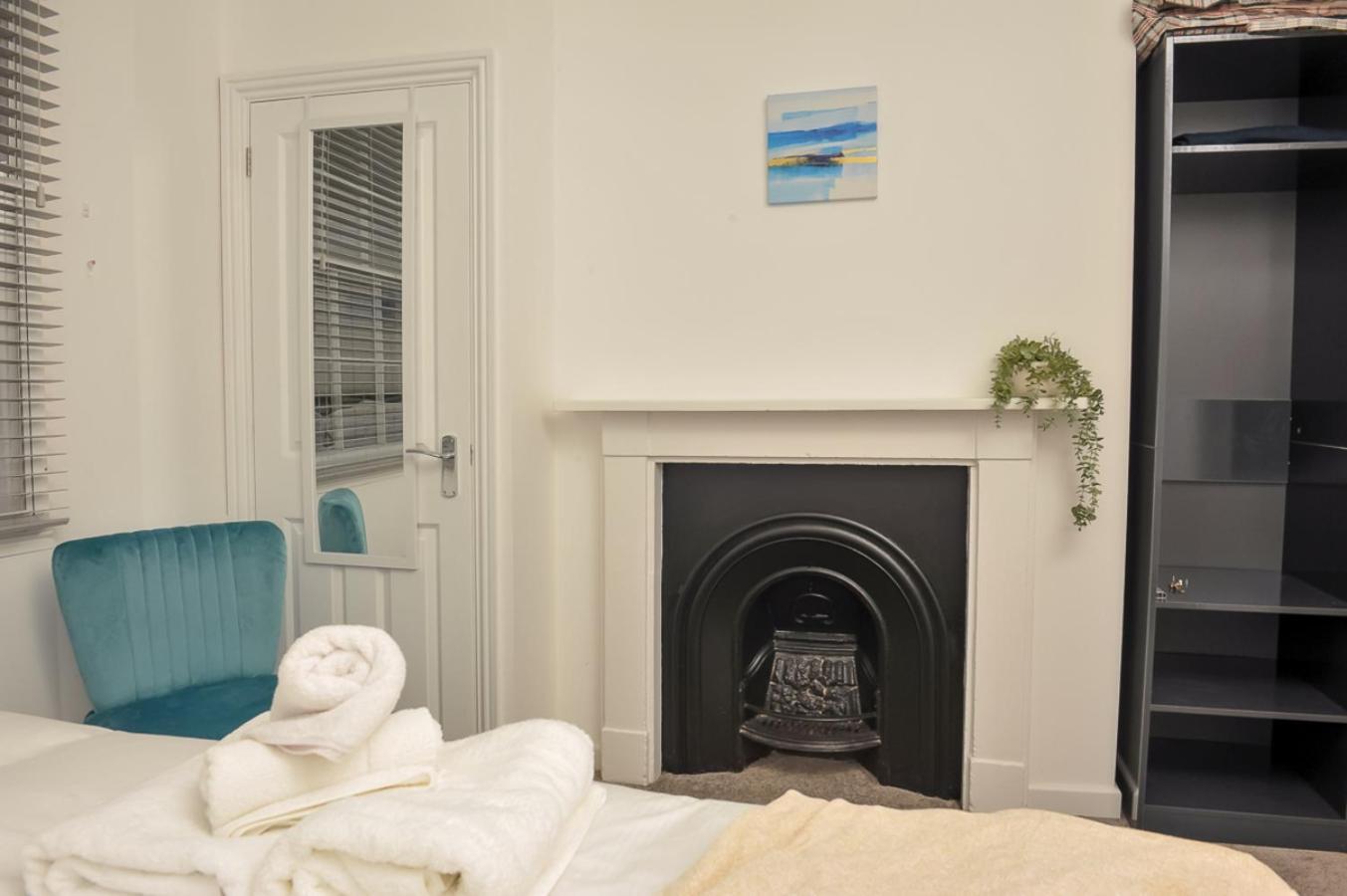 Select Sa - Queens Terrace * Reading