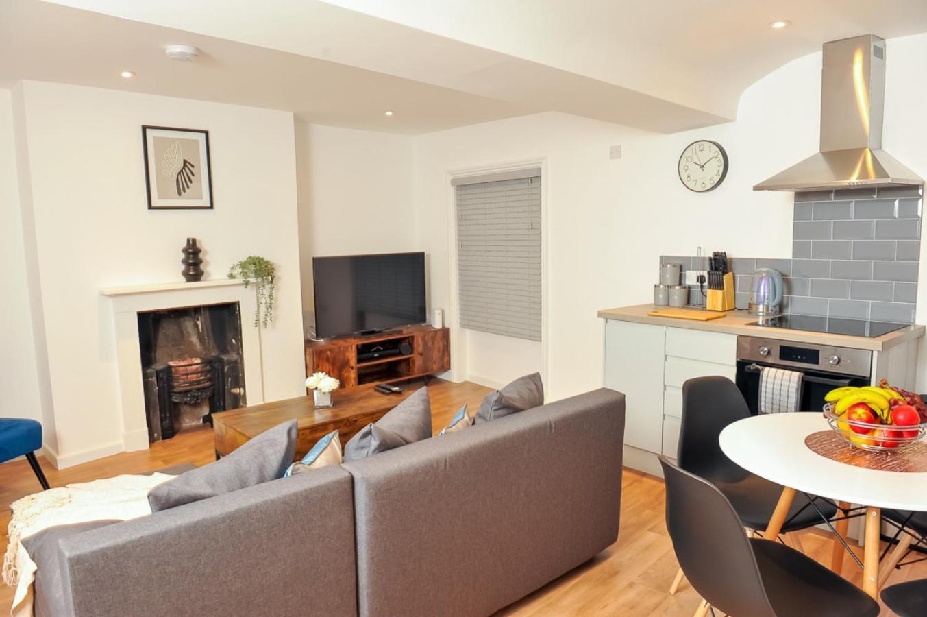 Select Sa - Queens Terrace Apartment Reading
