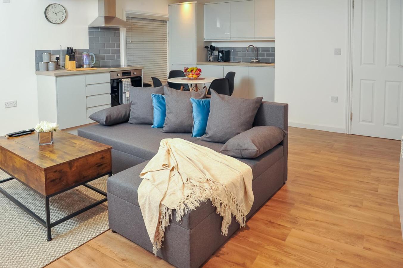 Select Sa - Queens Terrace Apartment