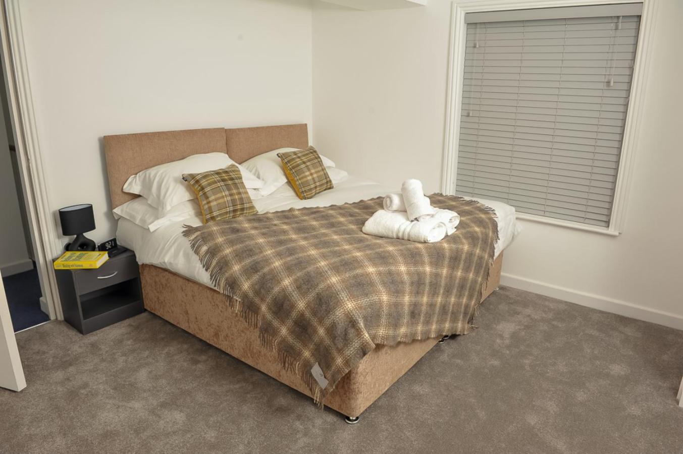 Select Sa - Queens Terrace *