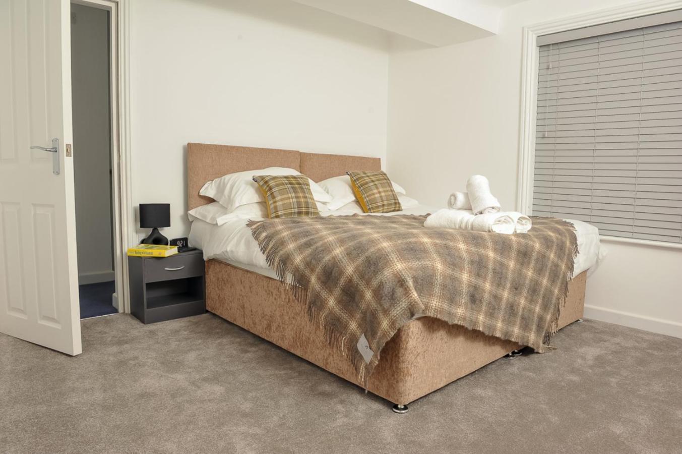 Select Sa - Queens Terrace * Reading