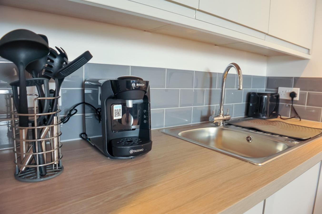 Select Sa - Queens Terrace Apartment