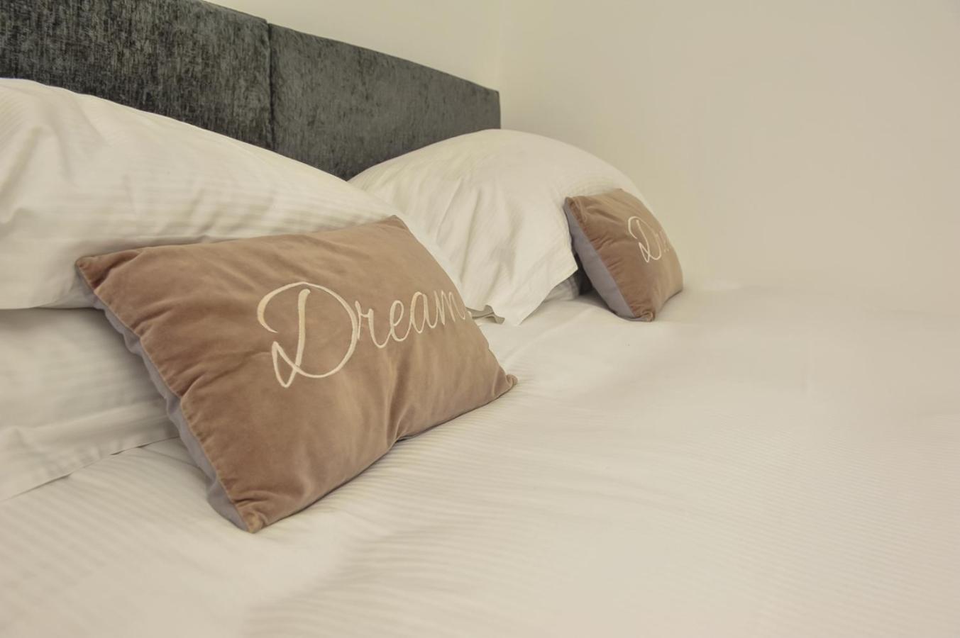 Select Sa - Queens Terrace Apartment Reading