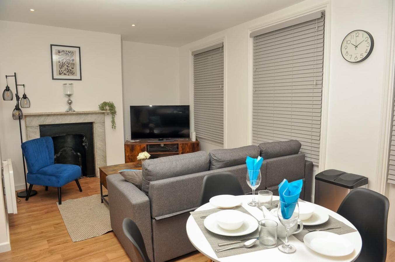 Select Sa - Queens Terrace Apartment Reading