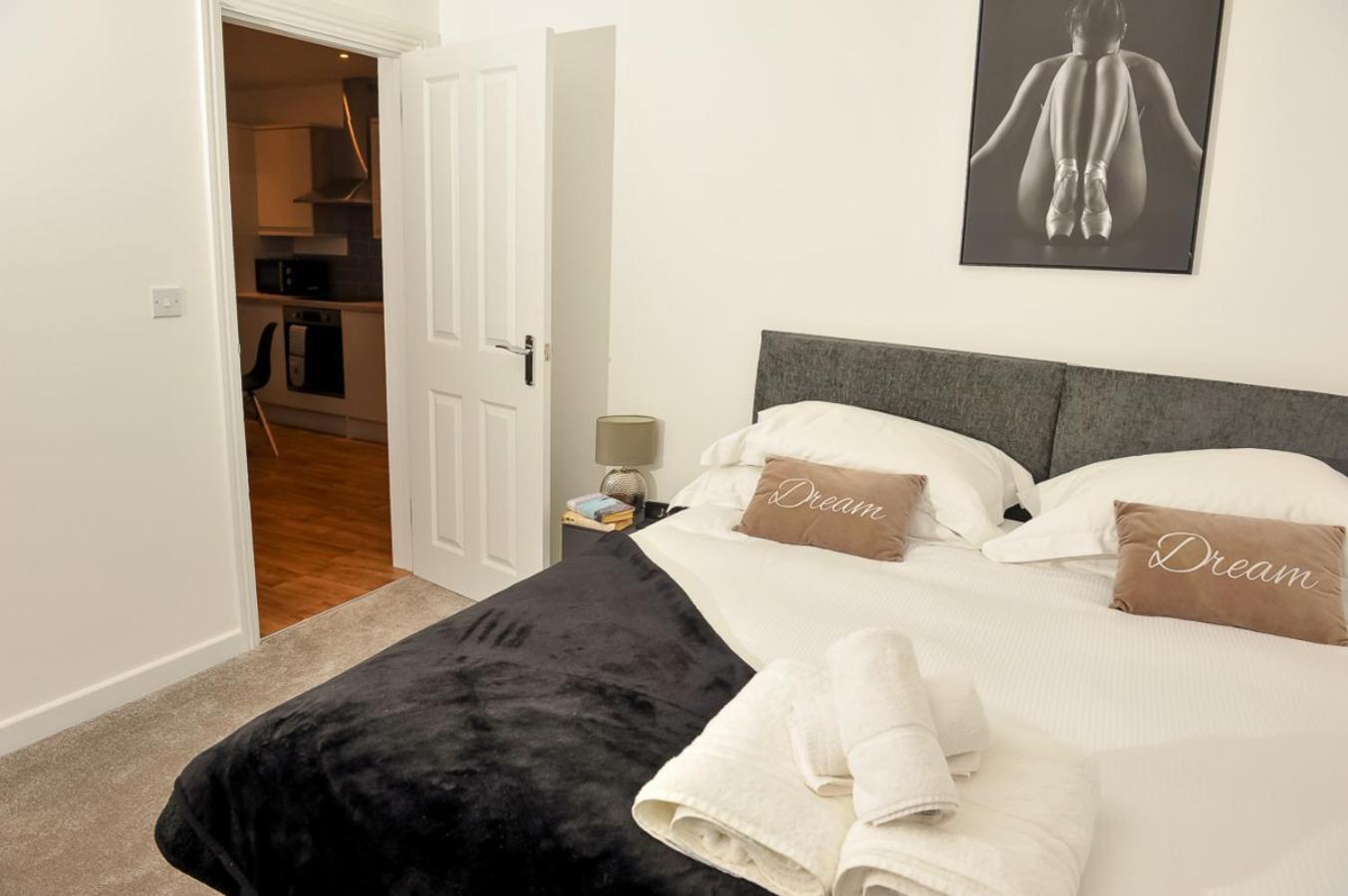 Select Sa - Queens Terrace Apartment Reading