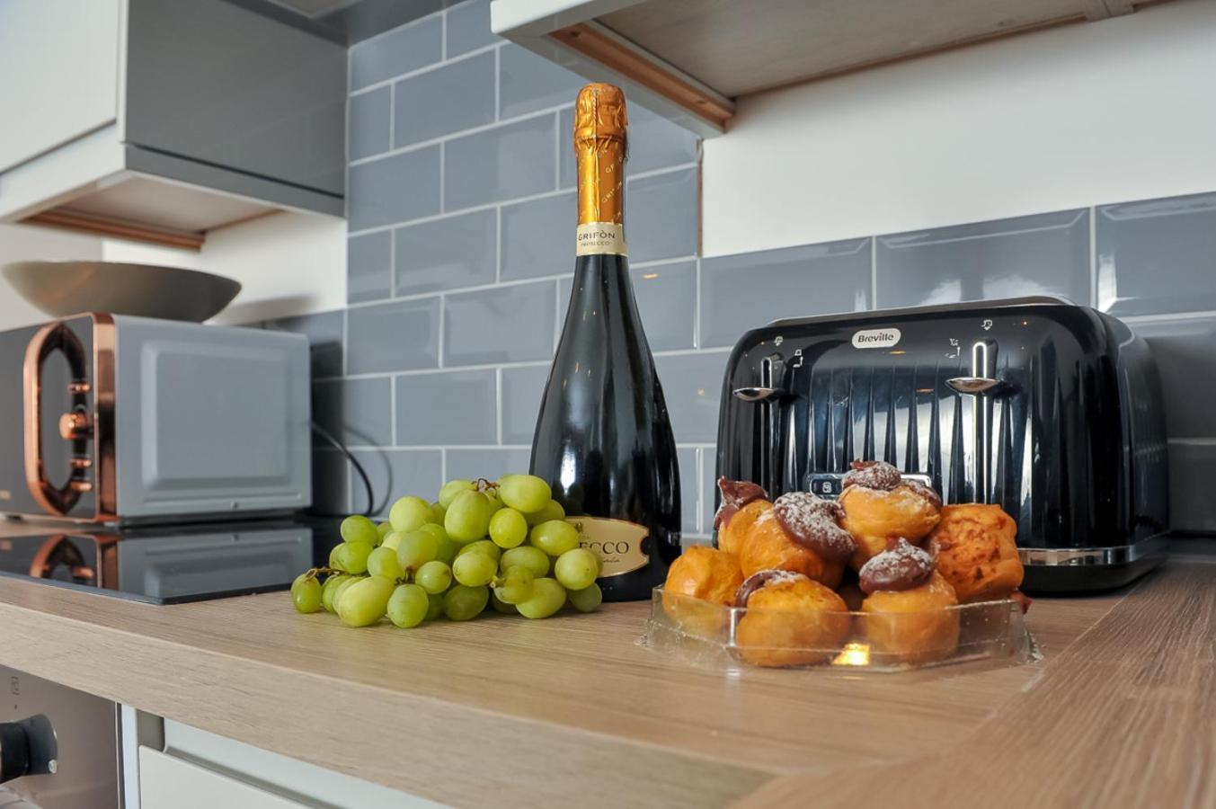 Select Sa - Queens Terrace Apartment