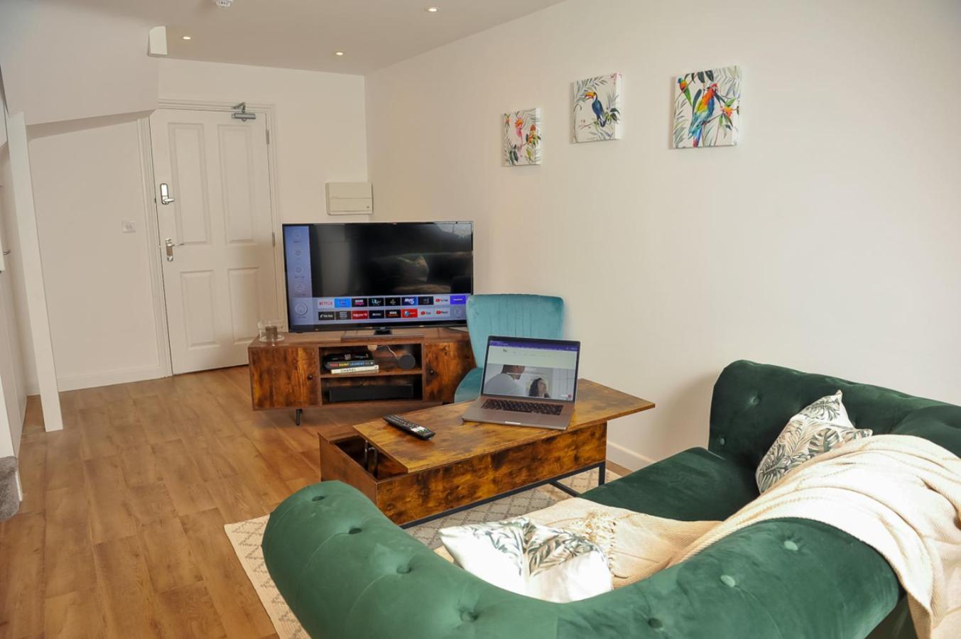 Select Sa - Queens Terrace * Reading