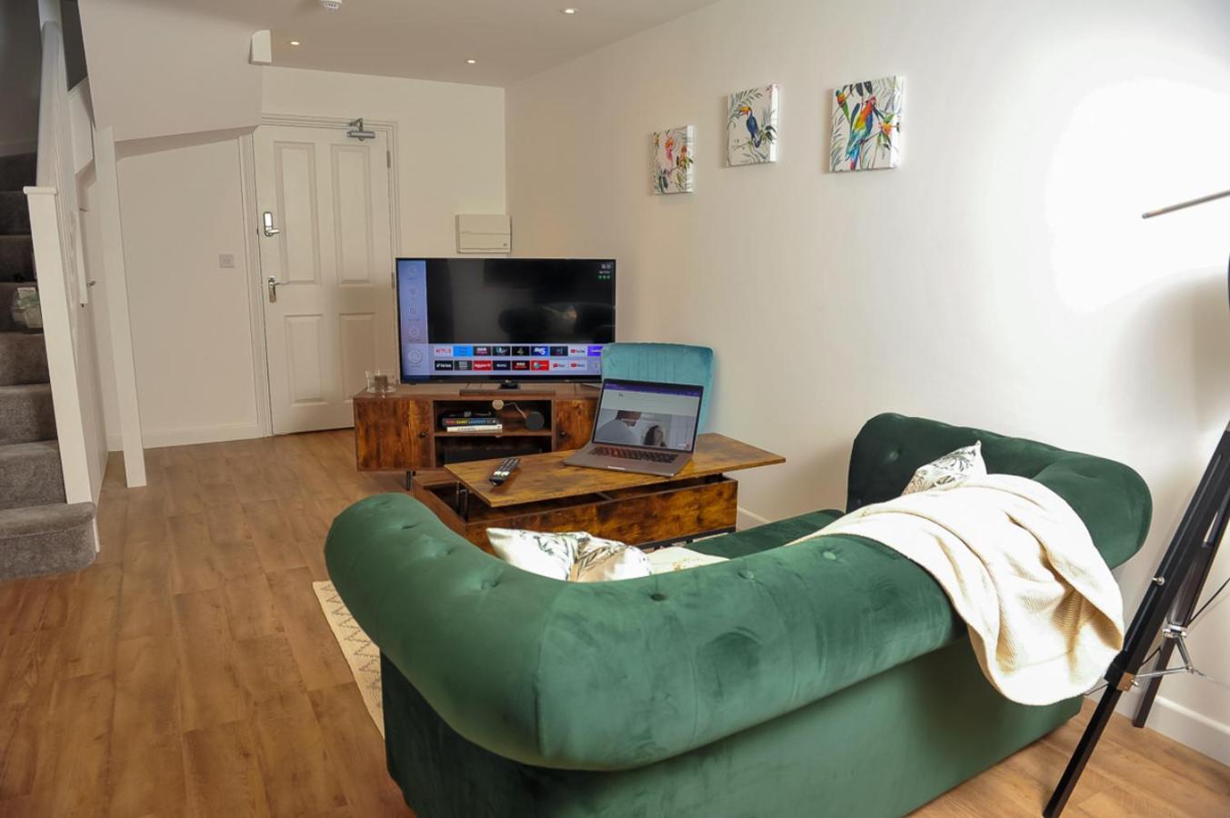 Select Sa - Queens Terrace * Reading
