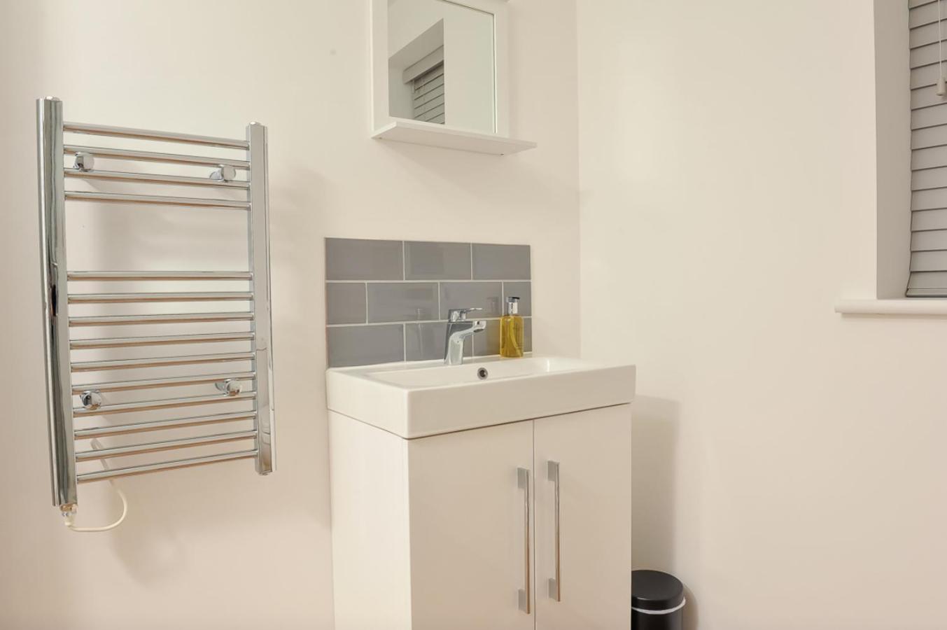 Select Sa - Queens Terrace Apartment Reading