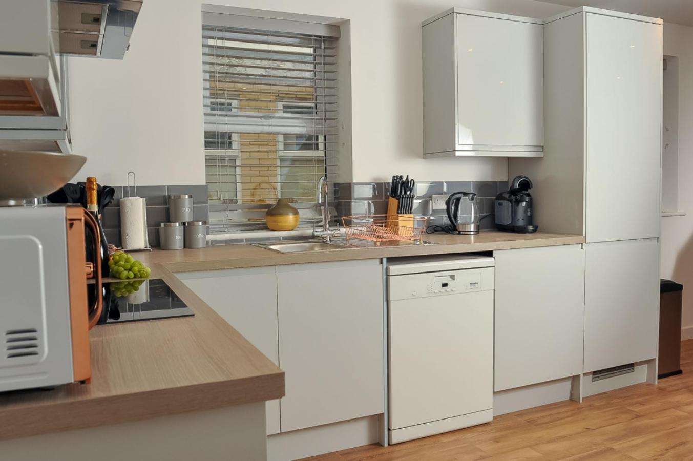 Select Sa - Queens Terrace *